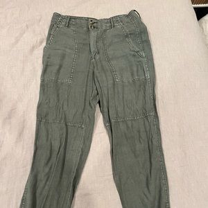 AE linen pants size 6. Ankle length.